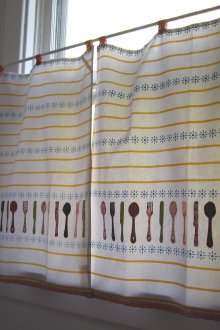 Sofa berbingkai dengan kain pelindung kapas