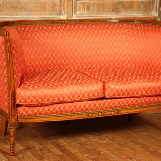 Сатенени завеси на сводестия прозорец