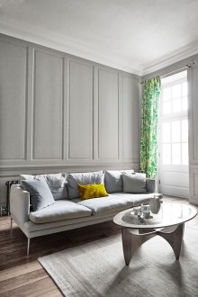 Клякам в сивия интериор