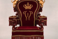 Throne chair with velvet upholstery