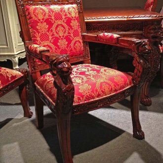 Резбован стол на трона