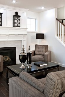 Оранжев диван в хола