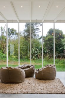 Кресла без рамки в интериора на селска къща