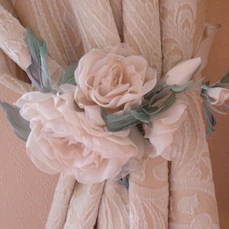 Flower pick for curtains