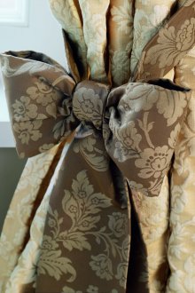 Декор за врати с панделки