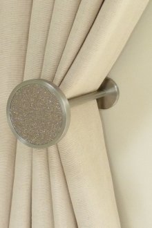 Metal curtain grip