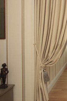 Curtains with pickup in the hallway