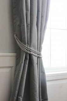 Pearl curtain grip