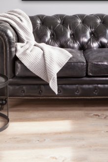 Черен диван Честърфийлд