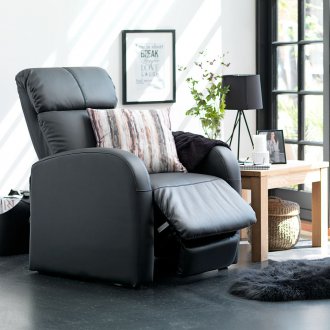 Диван на прозореца в интериора