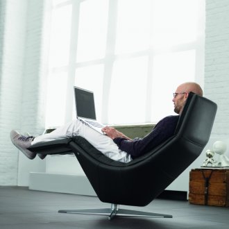 현대적인 스타일의 안락 의자