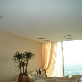 Гланцов под във вътрешността на апартамента