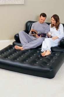 Надуваем диван в интериора