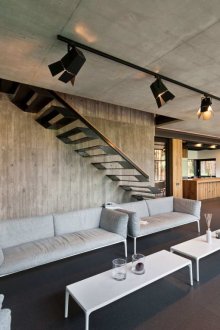 Необичаен дизайн на метални стълбища