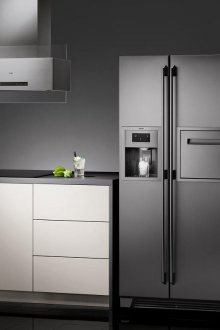 Хладилник с две врати с функция за приготвяне на лед