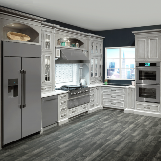 Хладилник отстрани в ниша в кухнята