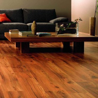 Възстановена класическа врата в интериора