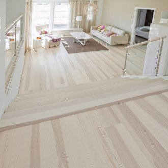 Пепел ламинирана дъска