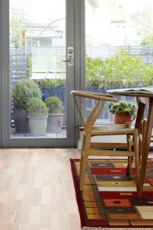 Ламиниран нордичен пепел в интериора на кухнята