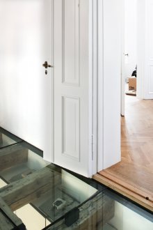 Стъклен под на греди