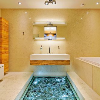 Стъклен под в банята