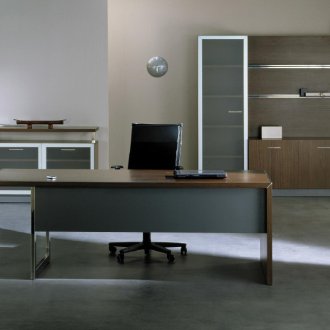 Мебели за офис с метален декор