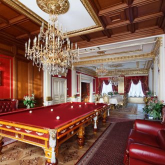 Червена маса за басейн в интериора