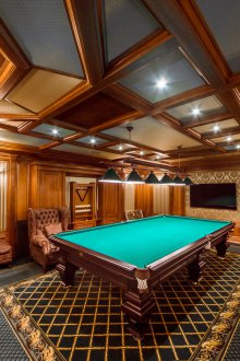 Черен диван с фотьойли