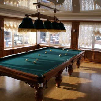 Маса за басейн на верандата