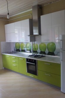 Гланцова мозайка в интериора на кухнята