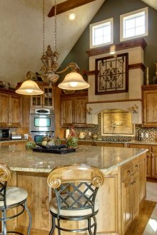 Кухня от масивно дърво в частна къща