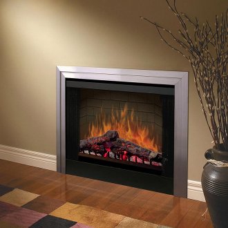 아파트 내부의 전기 벽난로