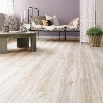 Зала от избелен дъб в коридора