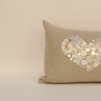 Декорация на възглавница с бутон
