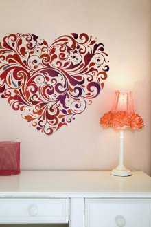 Помпонов килим във формата на сърце