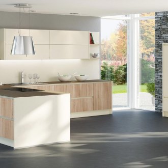 Кухня с безработни чекмеджета