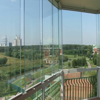 Плъзгащи се панорамни прозорци на балкона