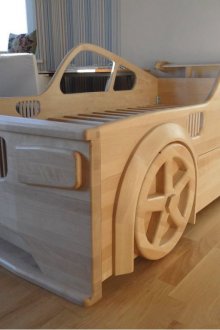 Kereta katil kanak-kanak dari pokok