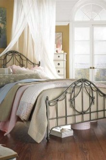 Шаби шик таванска спалня