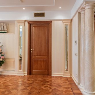 Дъбова врата в интериора