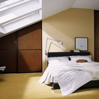 Минималистична таванска спалня