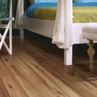 Кафяв ламинат под бор