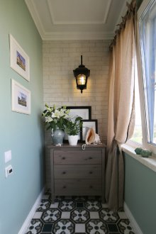 Осветление на балкон със стенна лампа