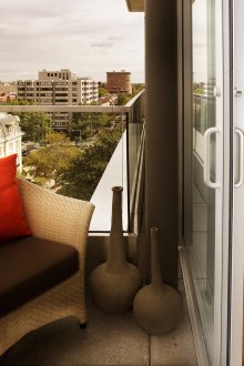 Балкон със стъклени врати за отдих