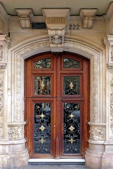 Каменна къща вход