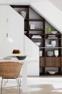 Отворени кухненски рафтове в шкафа