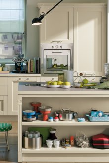 Рафтове за кухня под работната зона