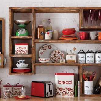 Кафяв оригинален дървен рафт за кухня