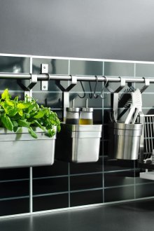 Стелажен стелаж за съдове, изработени от метал