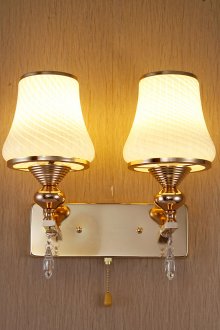 Проста маса за сервиране